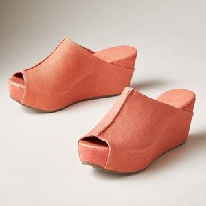 Chocolat Blu Delphine Slides in Coral
